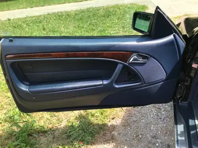 Mercedes-Benz SL 320 — Roadster de légende, statut vétéran, hardtop neuf — détail