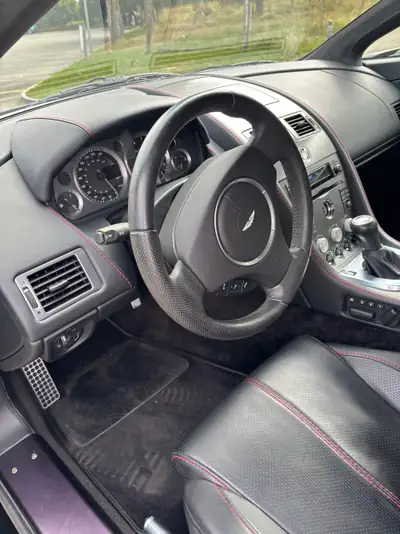 Aston Martin V8 Vantage 4.3 — Coupé sportif britannique, 405 ch et seulement 77'000 km — intérieur