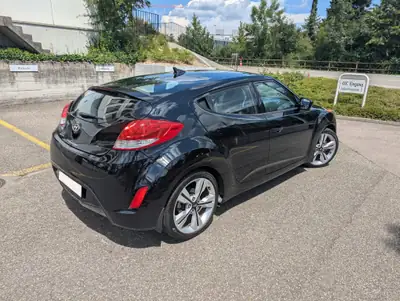 Hyundai Veloster 1.6 GDi — Coupé sportif compact, toit panoramique, caméra de recul — Heckansicht