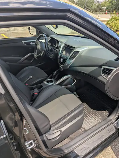 Hyundai Veloster 1.6 GDi — Coupé sportif compact, toit panoramique, caméra de recul — Detail