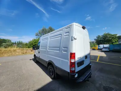 Iveco Daily 35S15V 2.3 HPI 146 — Utilitaire robuste, entretien impeccable, prêt au travail — arrière