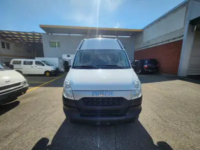 Iveco Daily 35S15V 2.3 HPI 146 — Utilitaire robuste, entretien impeccable, prêt au travail — côté