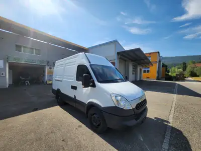 Iveco Daily 35S15V 2.3 HPI 146 — Utilitaire robuste, entretien impeccable, prêt au travail — vue extérieure