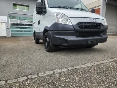 Iveco Daily 35S15V 2.3 HPI 146 — Utilitaire robuste, entretien impeccable, prêt au travail — Miniature 9