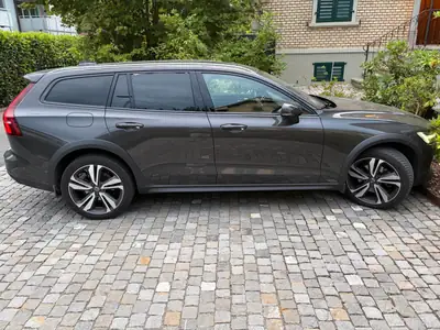 Volvo V60 2.0 B4 Ultimate AWD — Monospace diesel hybride, 42'000 km seulement — Außenansicht