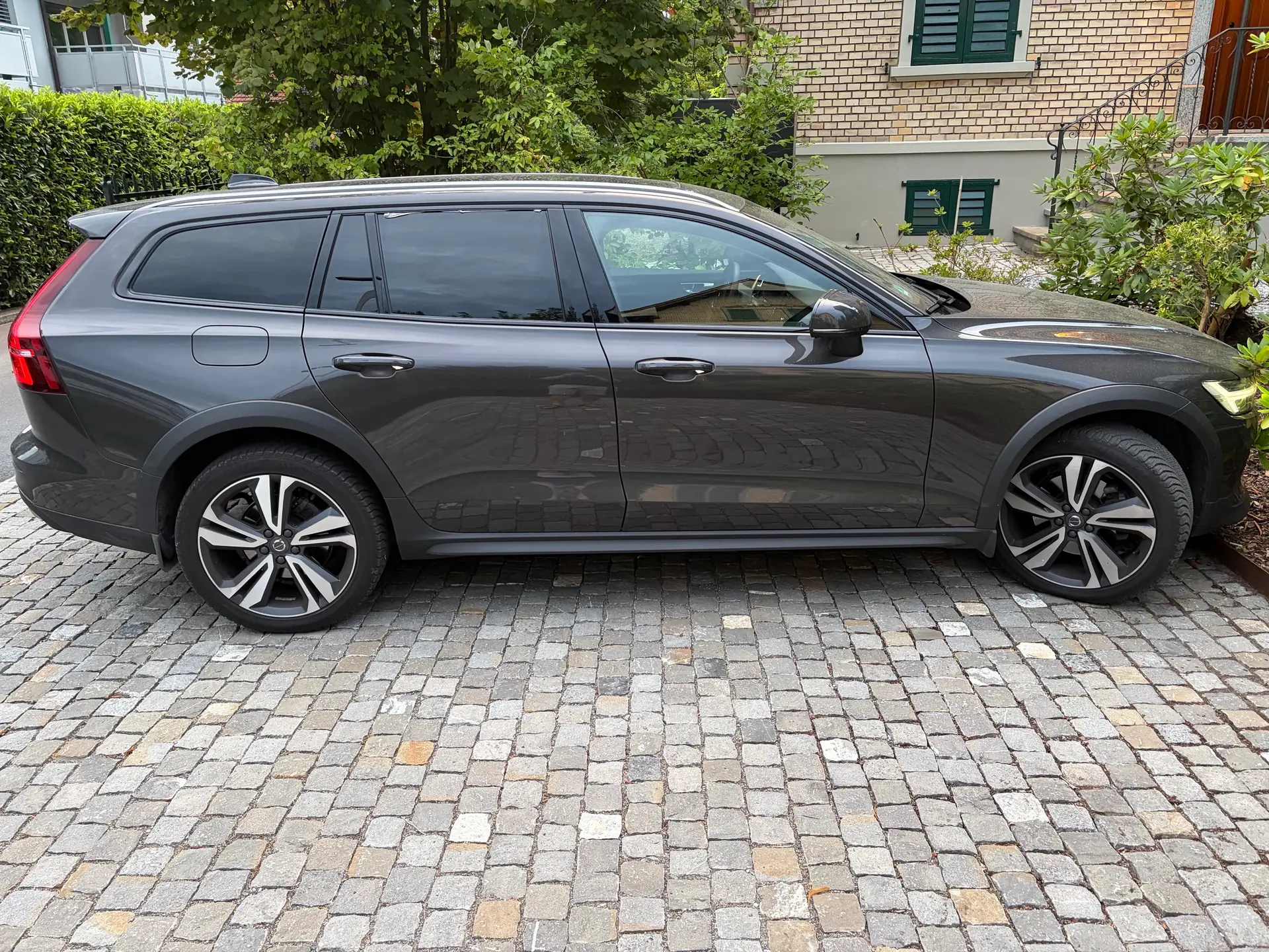 Volvo V60 2.0 B4 Ultimate AWD — Monospace diesel hybride, 42'000 km seulement — Außenansicht