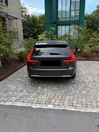 Volvo V60 2.0 B4 Ultimate AWD — Monospace diesel hybride, 42'000 km seulement — Seitenansicht