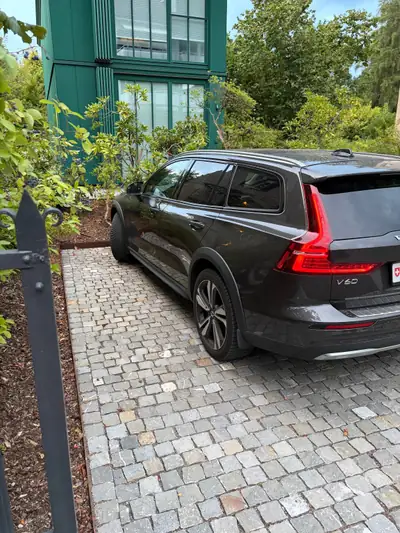 Volvo V60 2.0 B4 Ultimate AWD — Monospace diesel hybride, 42'000 km seulement — Innenraum