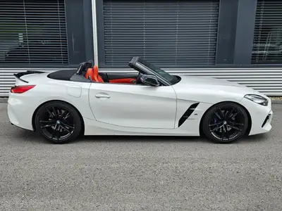 BMW Z4 M40i — Roadster sportif blanc, motorisation 340 ch et finitions premium — fianco