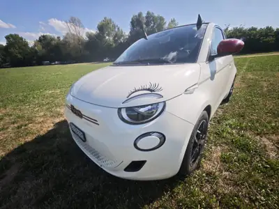 FIAT 500e C Red Swiss Edition — Cabriolet électrique rare, 25 900 km seulement — Miniatur 7