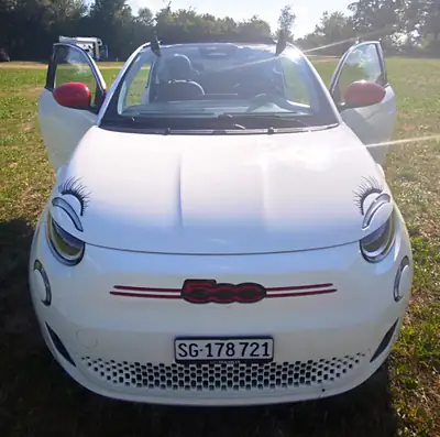 FIAT 500e C Red Swiss Edition — Cabriolet électrique rare, 25 900 km seulement — Miniatur 10