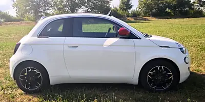 FIAT 500e C Red Swiss Edition — Cabriolet électrique rare, 25 900 km seulement — Miniatur 13