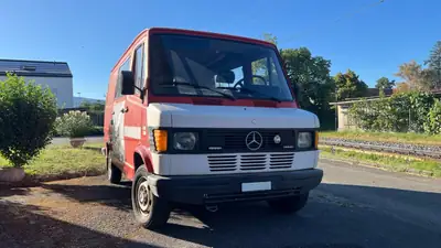Mercedes-Benz 200-Series 210 — Classique fiable des années 80, kilométrage préservé — vista esterna