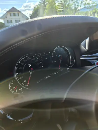 BMW M5 Competition xDrive — 625 ch, finition noire premium, exemplaire suisse — detail