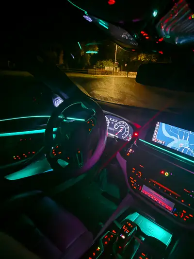BMW M5 Competition xDrive — 625 ch, finition noire premium, exemplaire suisse — interior