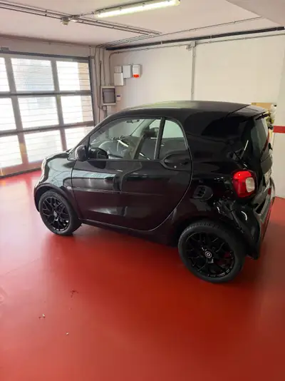 Smart Fortwo 1.0 71 Passion — Citadine compacte, sobre et manuelle, parfait pour la ville — Außenansicht