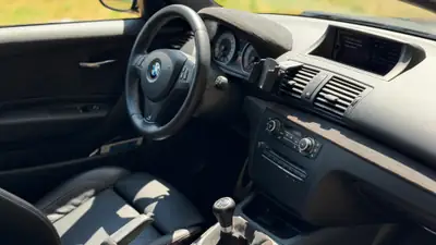 BMW 1er M — Coupé sportif haute performance, 340 ch à bas kilométrage — Miniature 12
