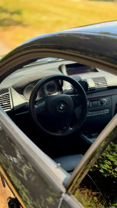 BMW 1er M — Coupé sportif haute performance, 340 ch à bas kilométrage — Miniature 13
