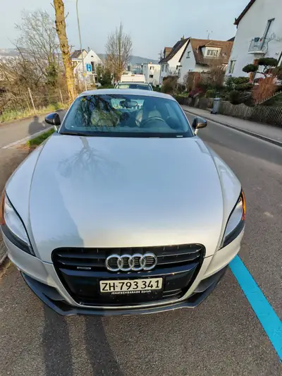 Audi TT Coupé Quattro S-Tronic 2.0 TFSI — Sportif compact, 211 ch et traction intégrale — vista esterna