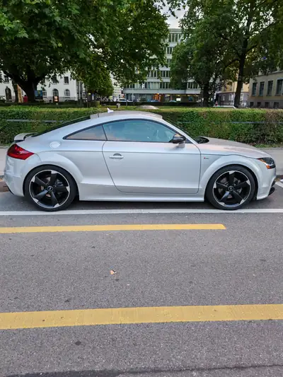 Audi TT Coupé Quattro S-Tronic 2.0 TFSI — Sportif compact, 211 ch et traction intégrale — fianco