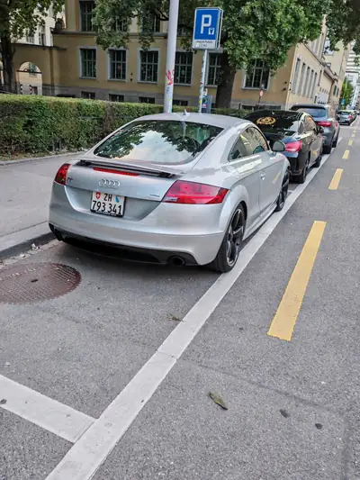 Audi TT Coupé Quattro S-Tronic 2.0 TFSI — Sportif compact, 211 ch et traction intégrale — interni