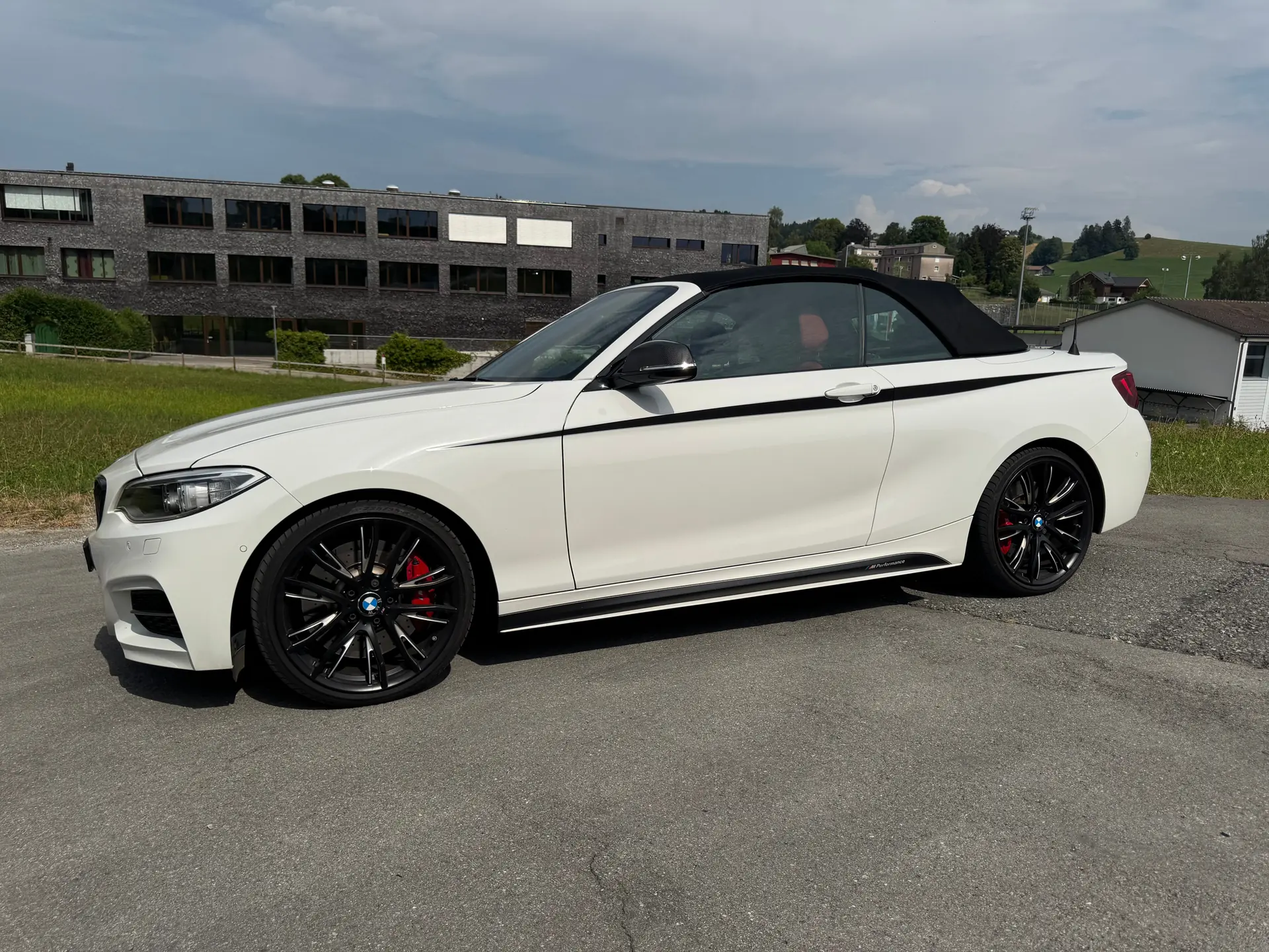 BMW M240i xDrive Cabriolet — Sportivité 340 ch, toile décapotable, finition premium