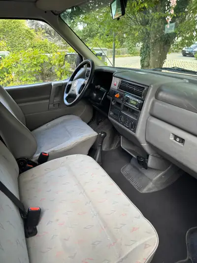 VW T4 2.5 TDI 102 — Le van diesel robuste pour famille et professionnels — vista posteriore