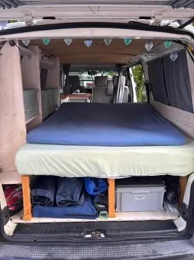VW T4 2.5 TDI 102 — Le van diesel robuste pour famille et professionnels — interni