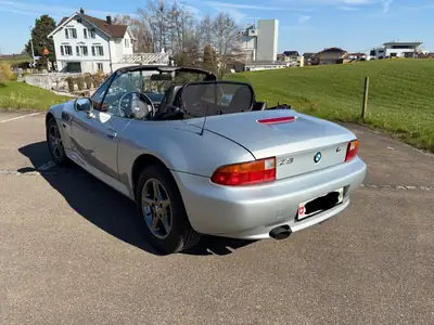 BMW Z3 1.9i Roadster — Cabriolet des années 90, moteur essence fiable — côté