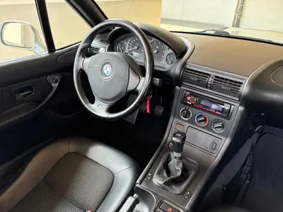BMW Z3 1.9i Roadster — Cabriolet des années 90, moteur essence fiable — tableau de bord