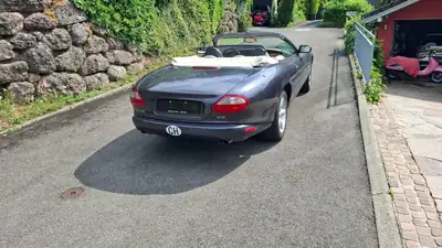 Jaguar XK8 2000 — Cabriolet légendaire, 284 ch et design intemporel — côté