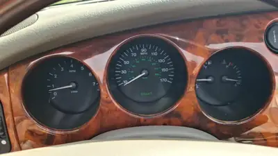 Jaguar XK8 2000 — Cabriolet légendaire, 284 ch et design intemporel — Miniature 17