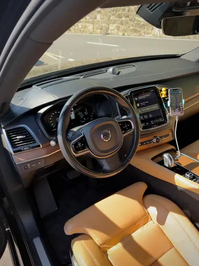 Volvo XC90 T8 Twin Engine AWD — SUV 7 places hybride rechargeable, finition Inscription premium — rear view