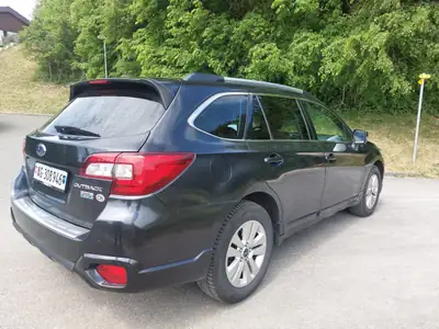 Subaru Outback 2.0 D Swiss — SUV familial diesel, transmission CVT, sans sinistre — fianco