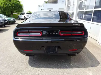 Dodge Challenger Hellcat 2017 — Muscle-car américain 717 ch, état impeccable — Thumbnail 8
