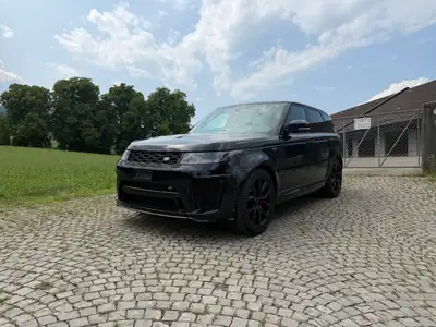 Land Rover Range Rover Sport SVR — 575 ch, performances extrêmes et équipements premium — vue extérieure