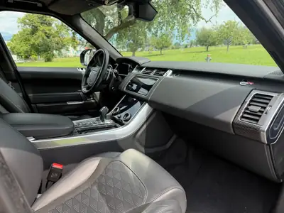Land Rover Range Rover Sport SVR — 575 ch, performances extrêmes et équipements premium — détail