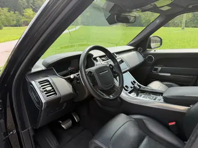 Land Rover Range Rover Sport SVR — 575 ch, performances extrêmes et équipements premium — tableau de bord