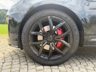 Land Rover Range Rover Sport SVR — 575 ch, performances extrêmes et équipements premium — intérieur