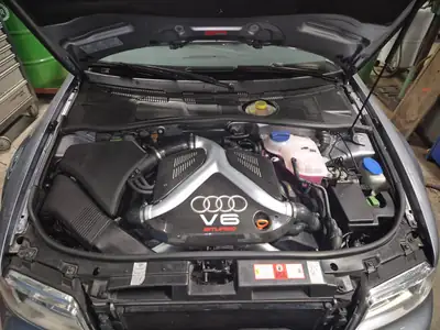 Audi RS4 2.7 V6 Biturbo Quattro — Break sportif de 2001, 380 ch purs — Heckansicht