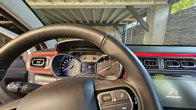 Citroën C3 1.2 PureTech Shine — Citadine fiable, courroie neuve, faible kilométrage — interni