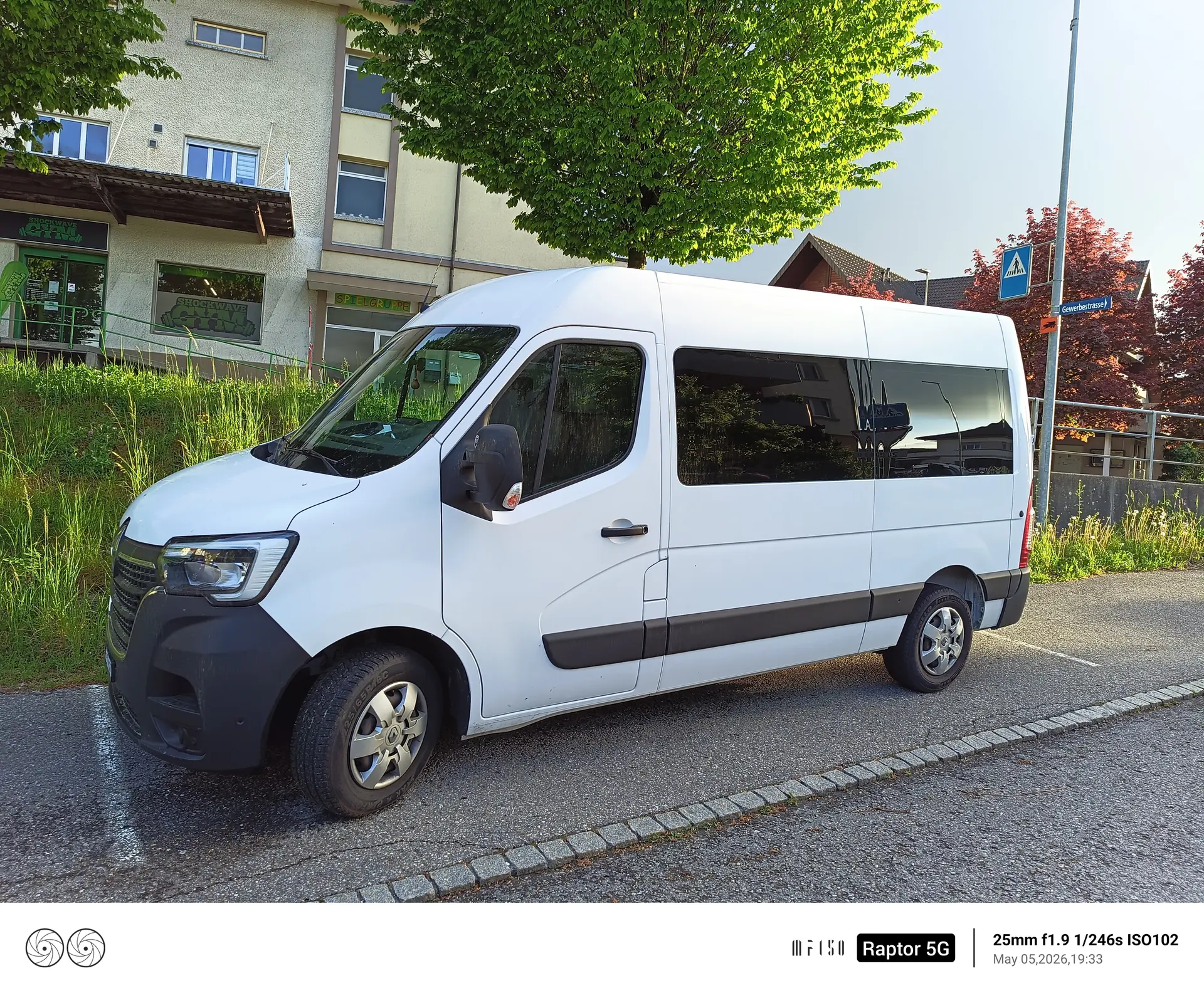 Renault Master 2.3 dCi 180 TwinTurbo — 9 places, moteur biturbo puissant, 74'000 km seulement