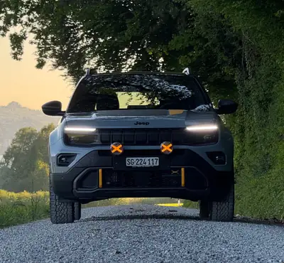 Jeep Avenger The North Face Offroad — SUV compact hybride, 7000 km seulement — arrière