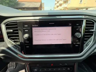 VW T-ROC 2.0 TDI SCR Sport DSG 4motion — SUV compact robuste, 67'800 km — Armaturenbrett