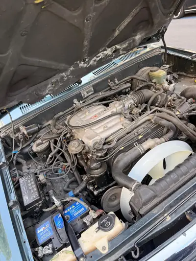 Toyota 4-Runner 3.0 V6 — SUV robuste des années 90, 4x4 intégral sans compromis — vista posteriore