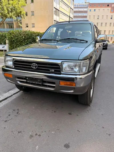 Toyota 4-Runner 3.0 V6 — SUV robuste des années 90, 4x4 intégral sans compromis — vista esterna