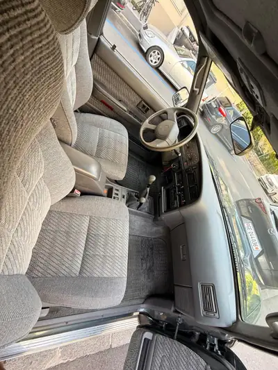 Toyota 4-Runner 3.0 V6 — SUV robuste des années 90, 4x4 intégral sans compromis — dettaglio