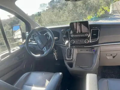 Ford Tourneo Custom L2H1 — Monospace 8 places diesel, version Titanium complète — Armaturenbrett
