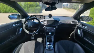 Peugeot 308 1.6 THP GTi — Sportive compacte pétillante, entretien impeccable — interior