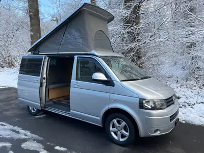 VW T5 Caravelle Camper 2012 — Van aménagé diesel, 8 places, entretien récent — vue extérieure